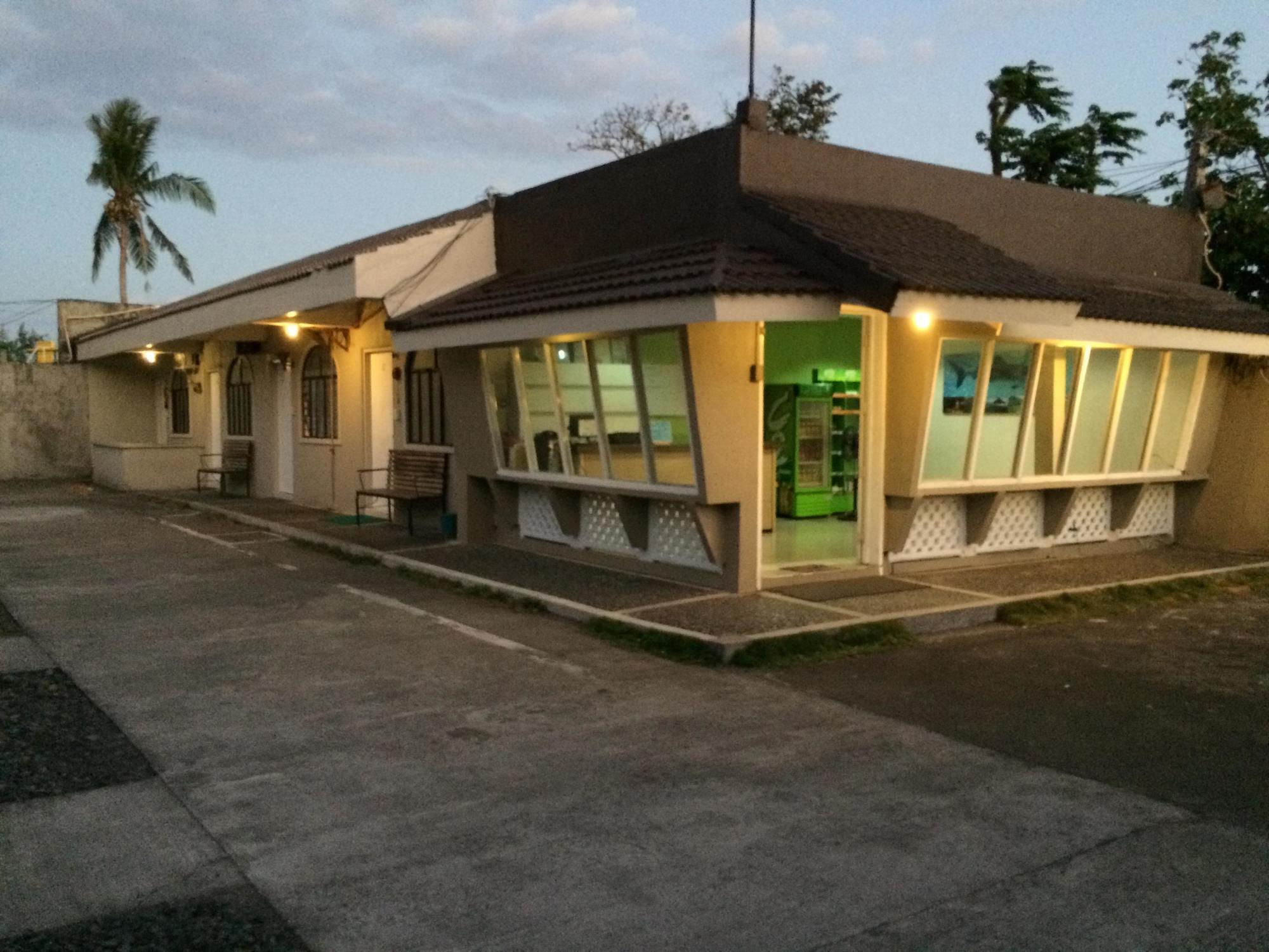 Night & Day Inn Legazpi Dış mekan fotoğraf